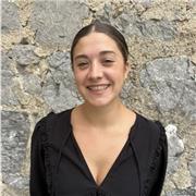 Profesora busca alumnos y alumnas que necesiten apoyo para poder seguir el curso con fluidez